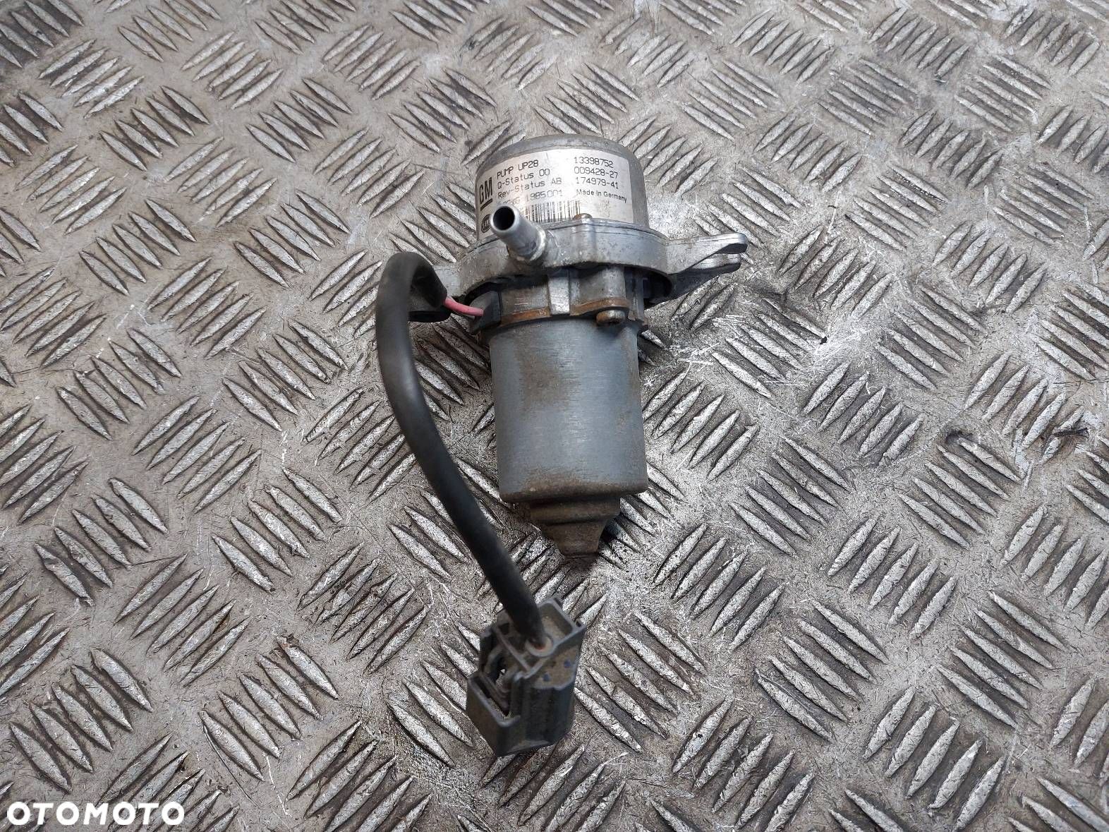 POMPA VACUM OPEL ASTRA J 1.4 T 13398752 - 1