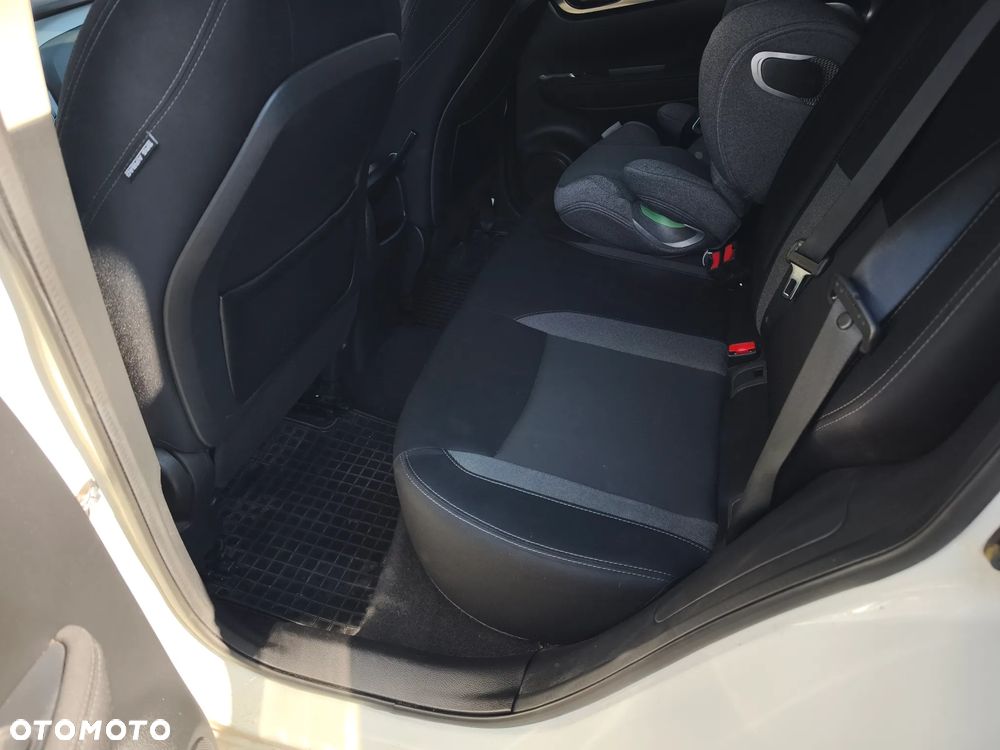 Nissan Qashqai 1.6 DCi 4x4 N-Connecta - 24