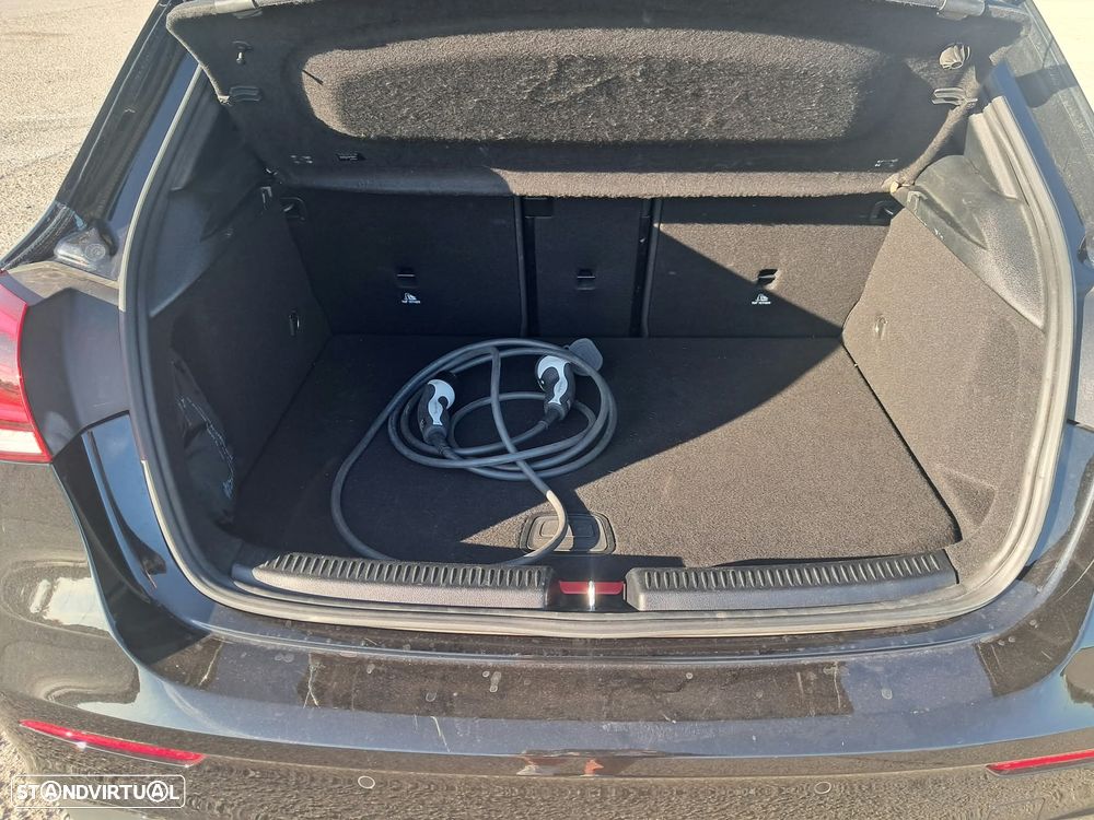 Mercedes-Benz A 250 - 35