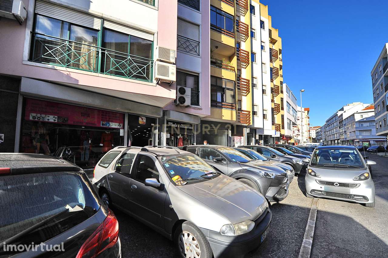 Venda de Loja bem conservada com 194m2 muito bem localizada em Queluz - Grande imagem: 2/15