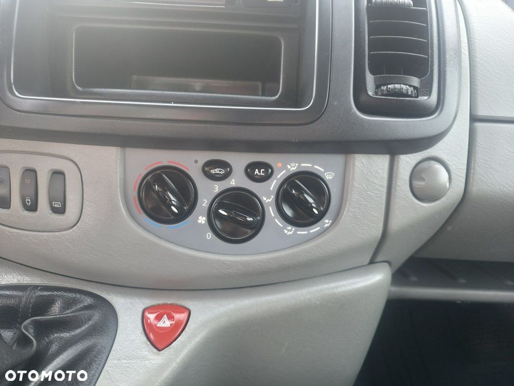 Opel Vivaro - 10