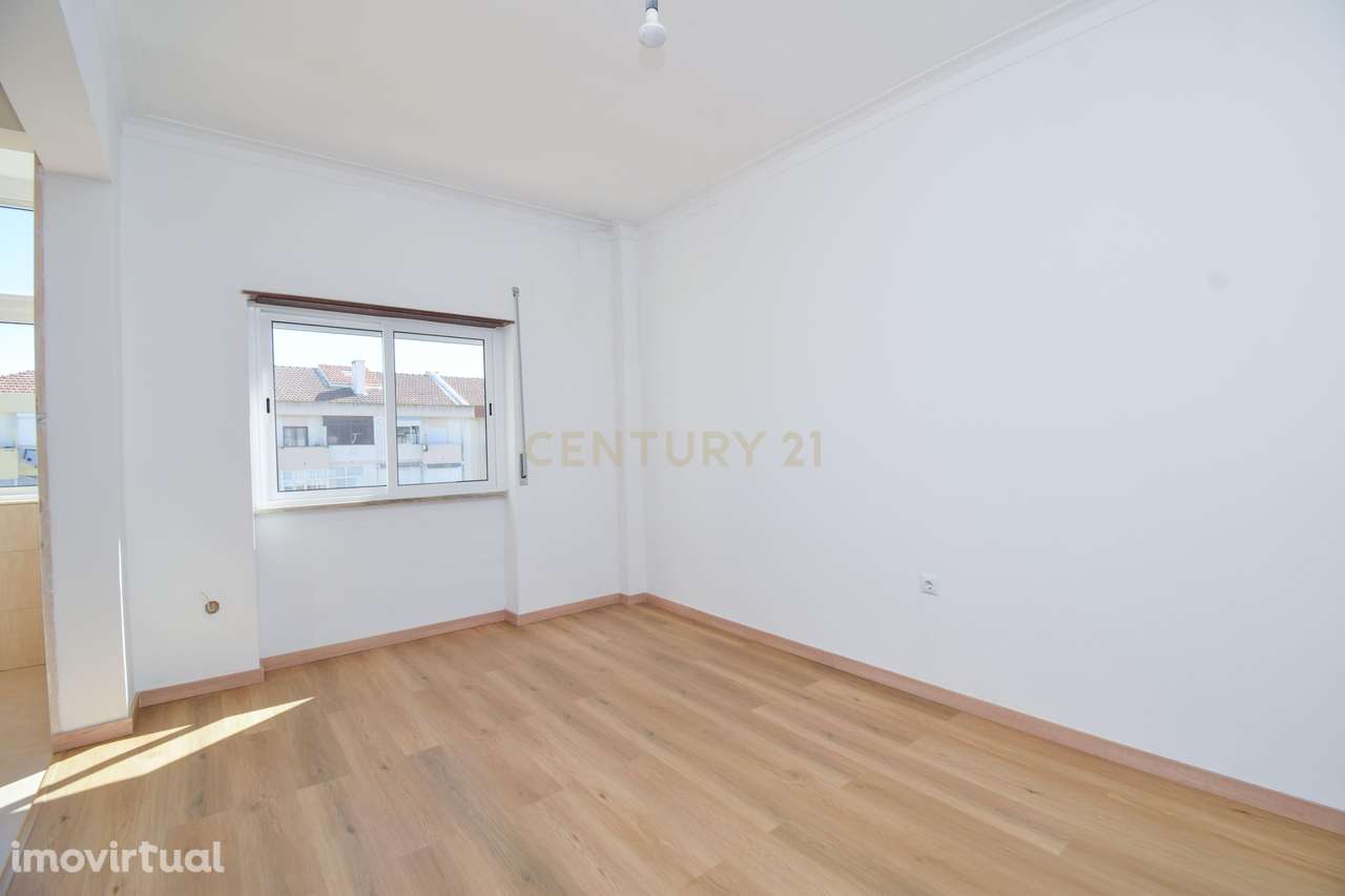 Apartamento T2 com vista Rio no Lavradio - Grande imagem: 2/22