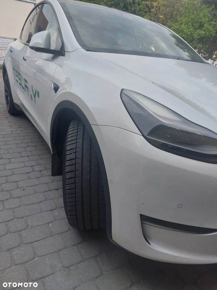 Tesla Model Y - 5