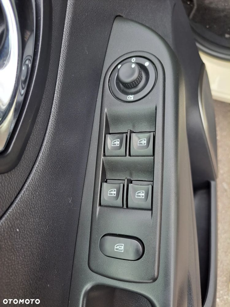 Renault Captur 0.9 Energy TCe Helly Hansen - 16