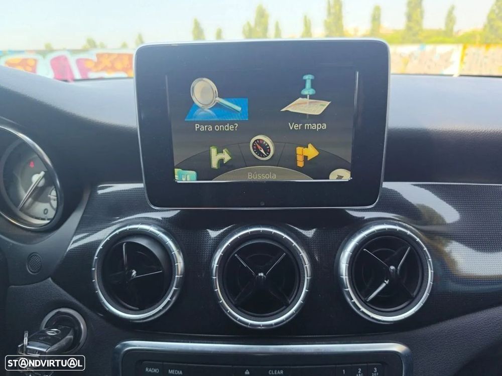 Mercedes-Benz CLA 180 d Shooting Brake - 12