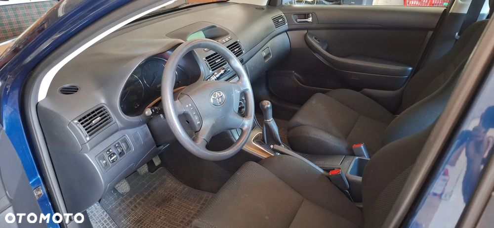 Toyota Avensis 1.6 VVT-i Terra - 12