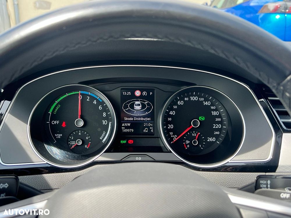 Volkswagen Passat - 11