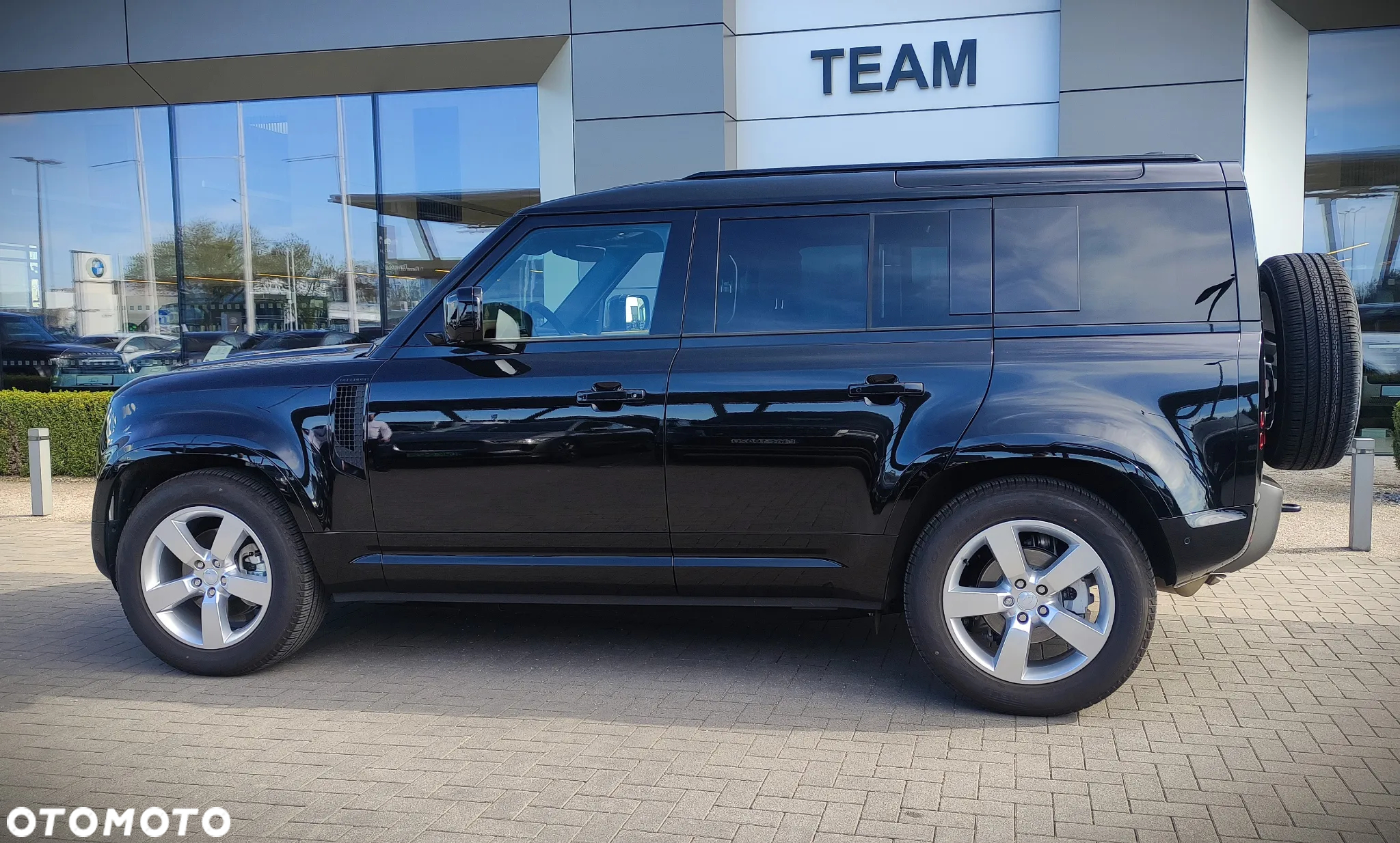 Land Rover Defender - 7
