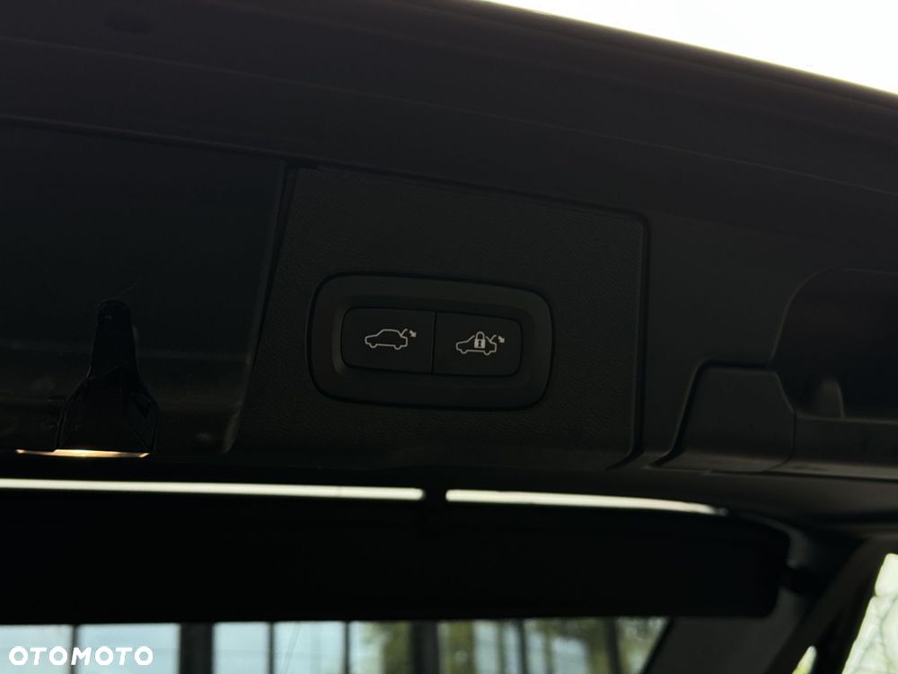 Volvo XC 60 B5 B AWD Momentum Pro - 21