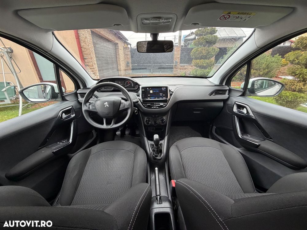 Peugeot 208 - 16