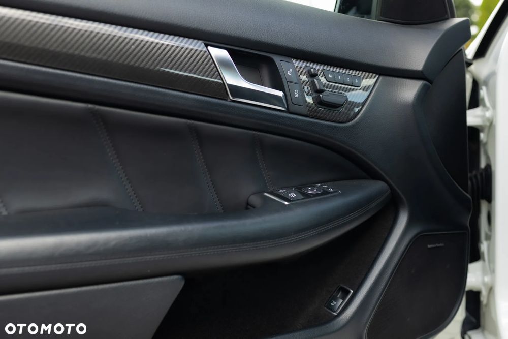 Mercedes-Benz Klasa C 63 AMG AMG SPEEDSHIFT MCT AMG Performance Package - 18