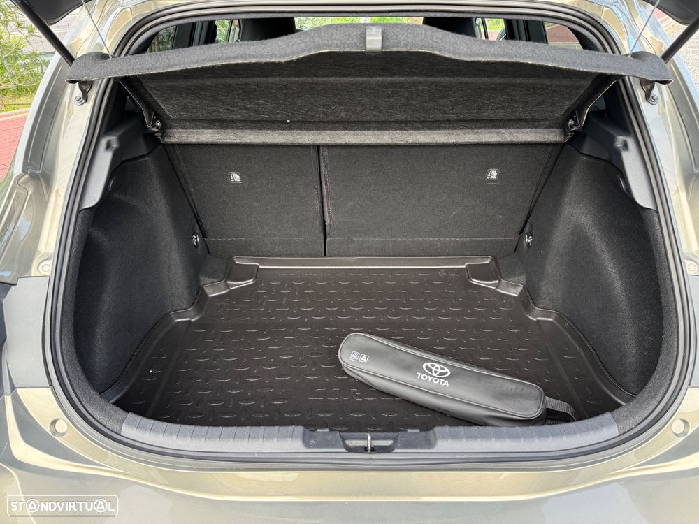 Toyota Corolla 1.8 Hybrid Exclusive - 32