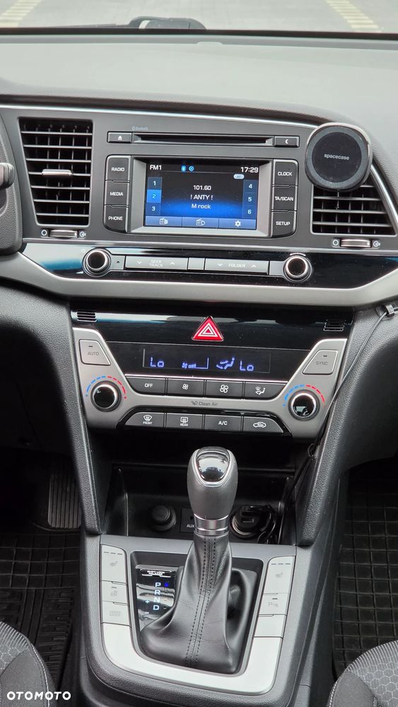 Hyundai Elantra 1.6 Style - 22