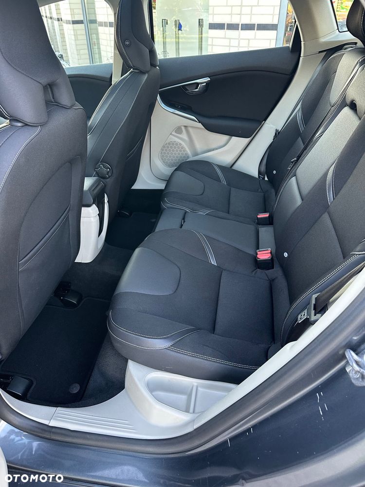 Volvo V40 D2 Momentum - 27