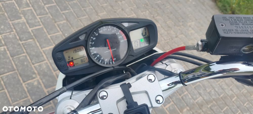 Suzuki GSR - 5