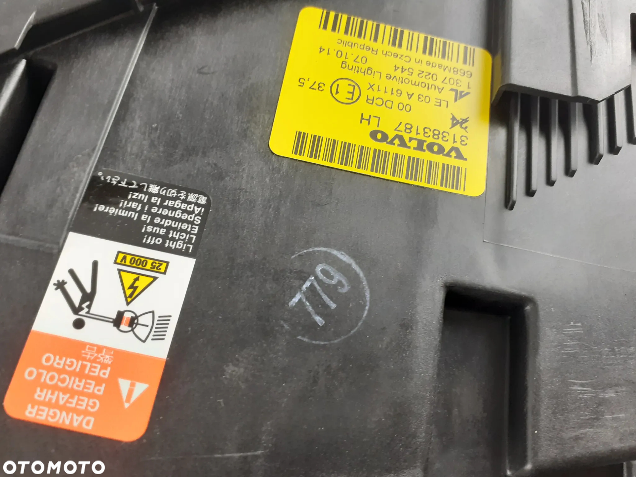 Volvo C70 06-13r Lampa lewa xenon - 9