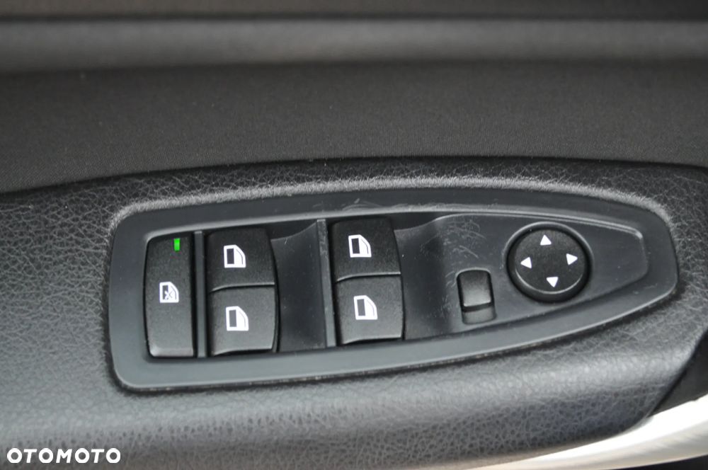 BMW Seria 1 116i - 25