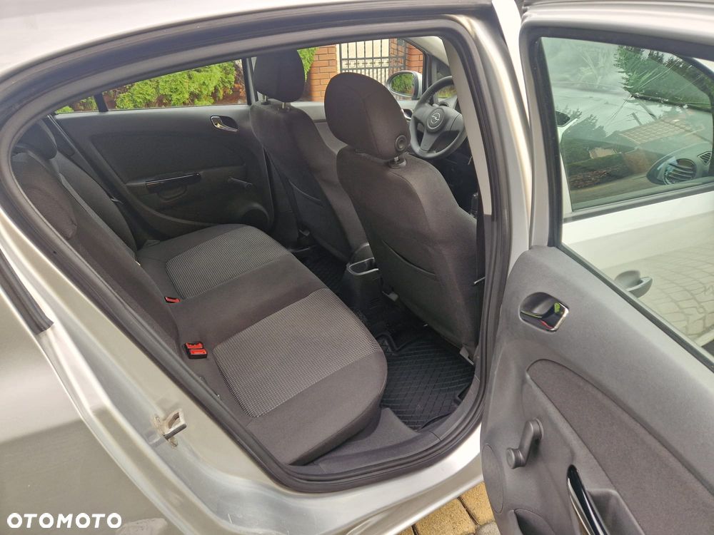 Opel Corsa 1.2 16V Essentia - 10