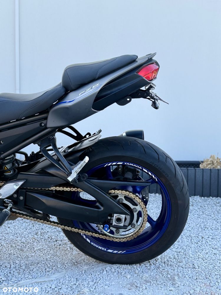 Yamaha FZ8 - 12