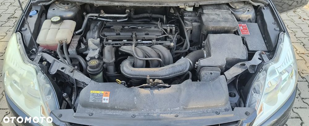 Ford Focus 1.6 16V Trend - 14