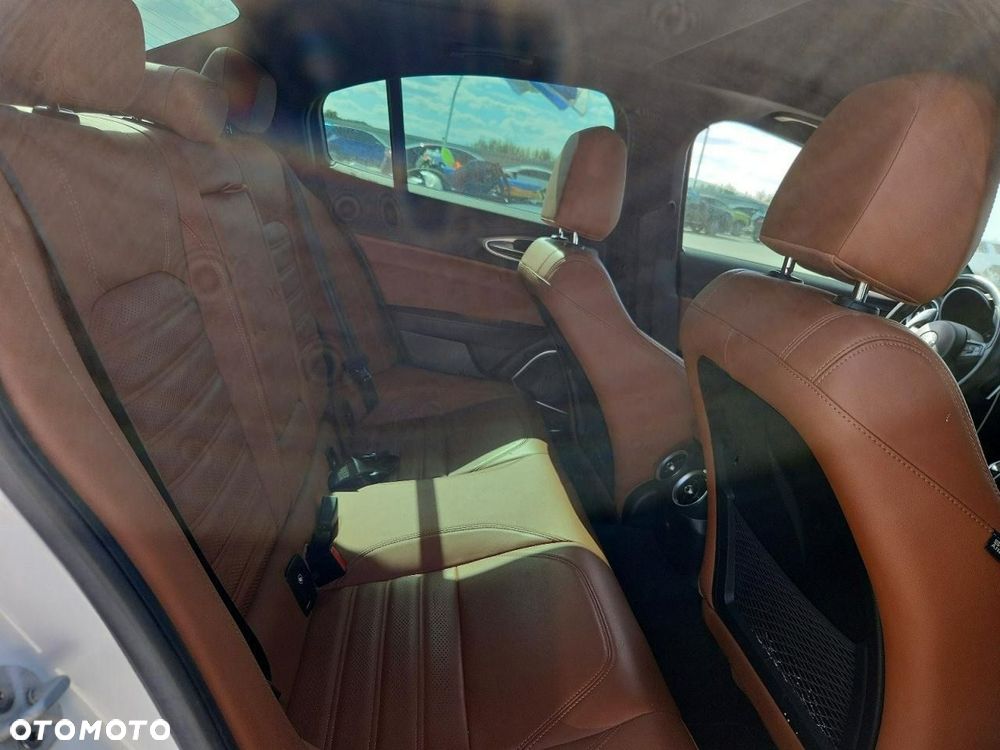 Alfa Romeo Giulia 2.0 Turbo TI Q4 - 10