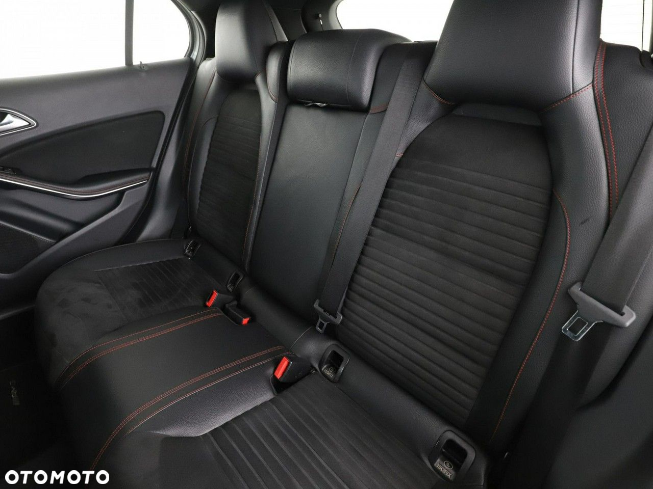 Mercedes-Benz GLA - 17