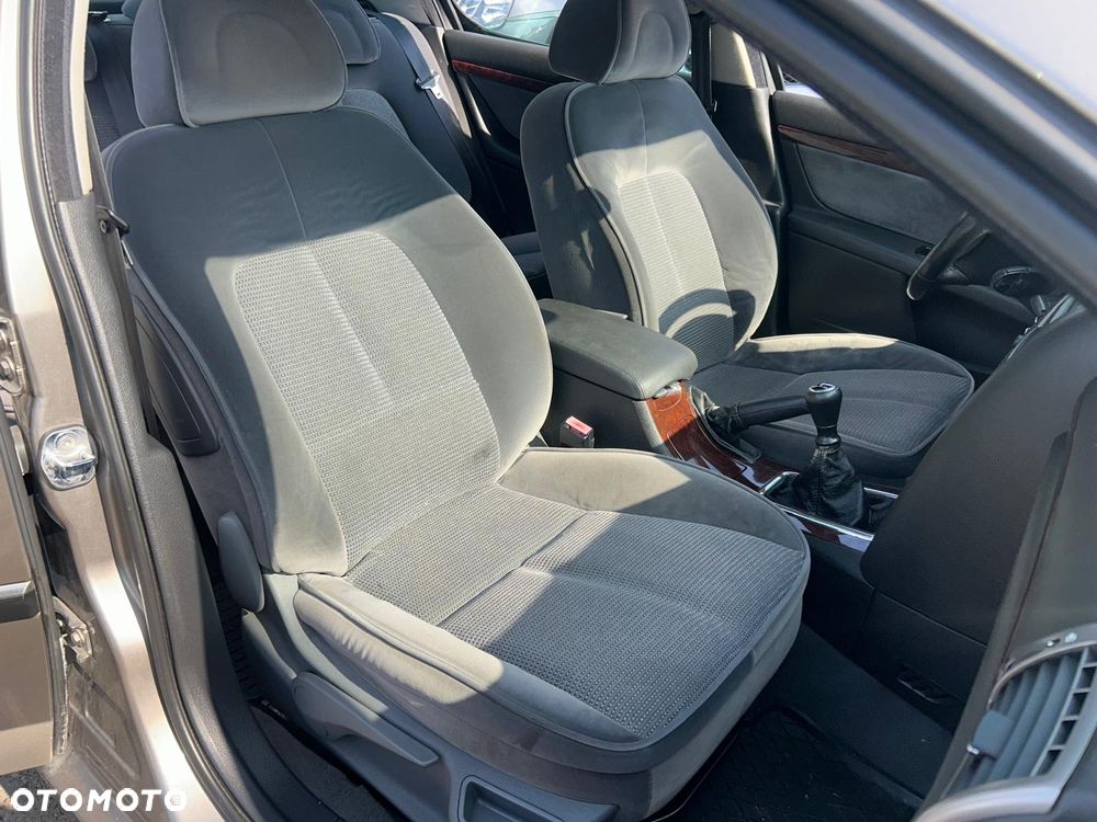 Peugeot 407 HDi 110 Business Line - 16