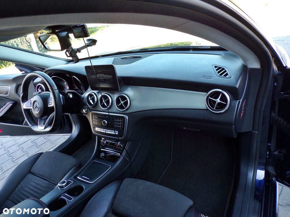 Mercedes-Benz CLA 250 4-Matic AMG Line - 15