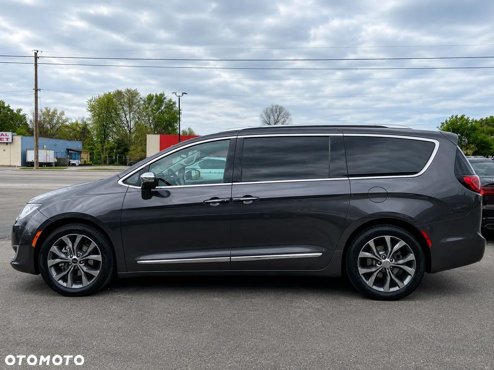 Chrysler Pacifica - 2