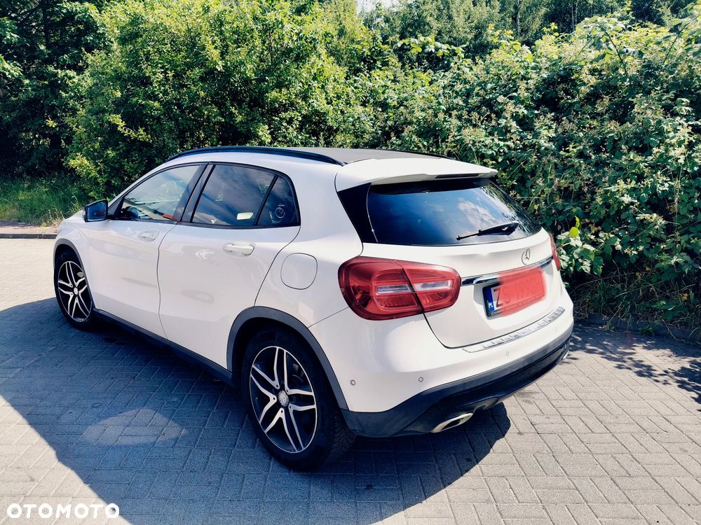 Mercedes-Benz GLA 200 7G-DCT - 7