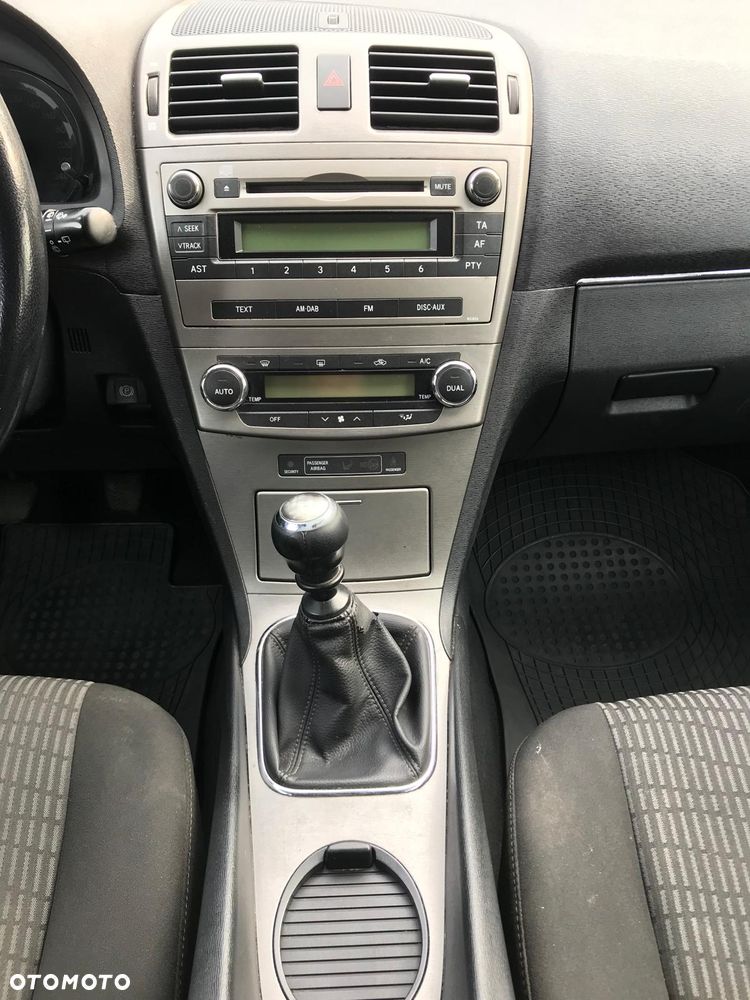 Toyota Avensis - 11