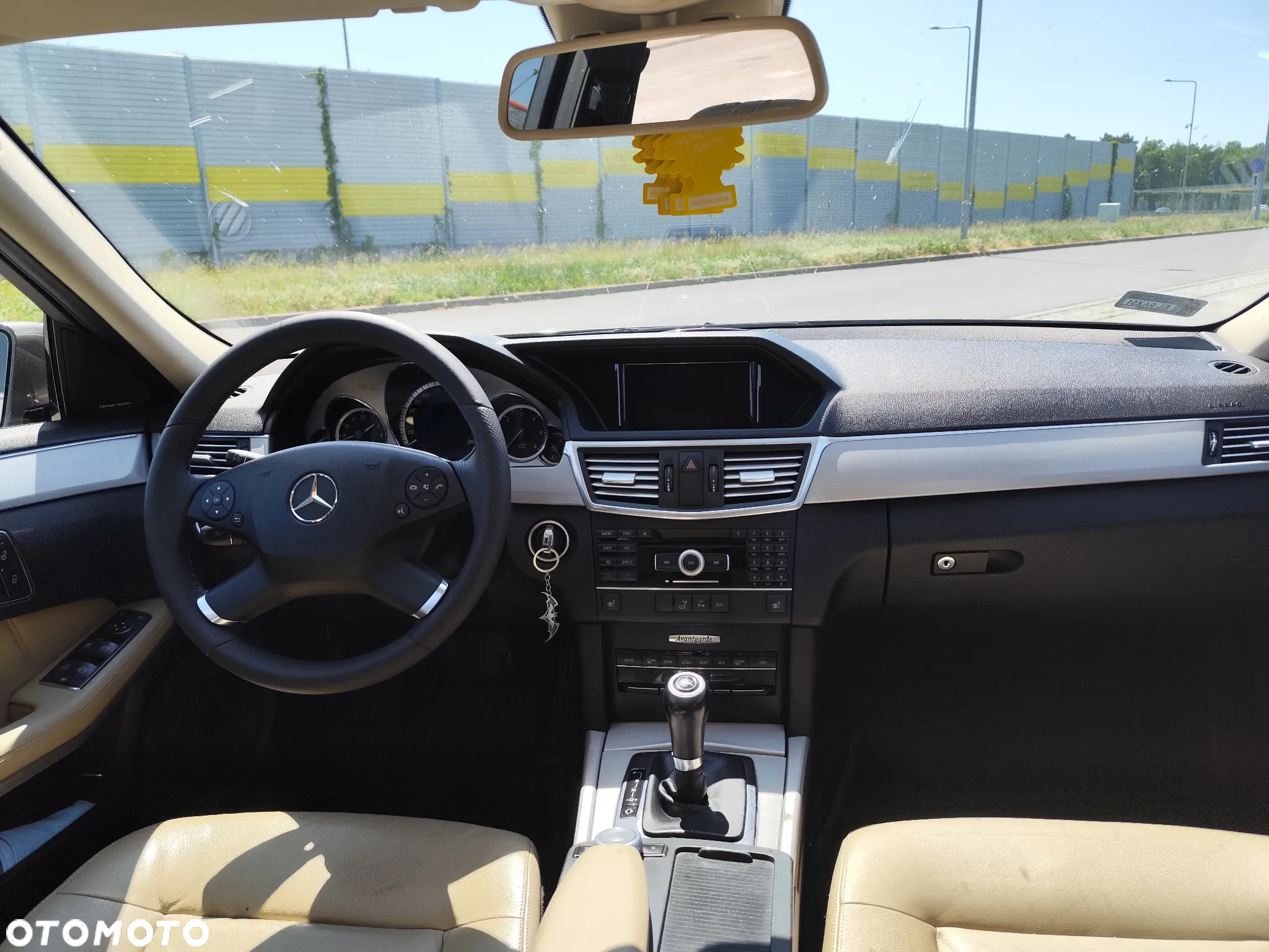 Mercedes-Benz Klasa E 200 T CDI DPF BlueEFFICIENCY Automatik Avantgarde - 18