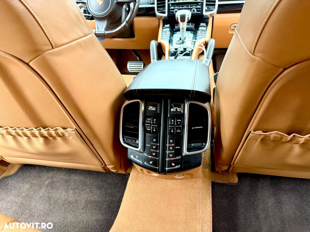 Porsche Cayenne Tiptronic S - 8