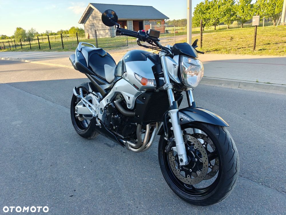 Suzuki GSR - 1