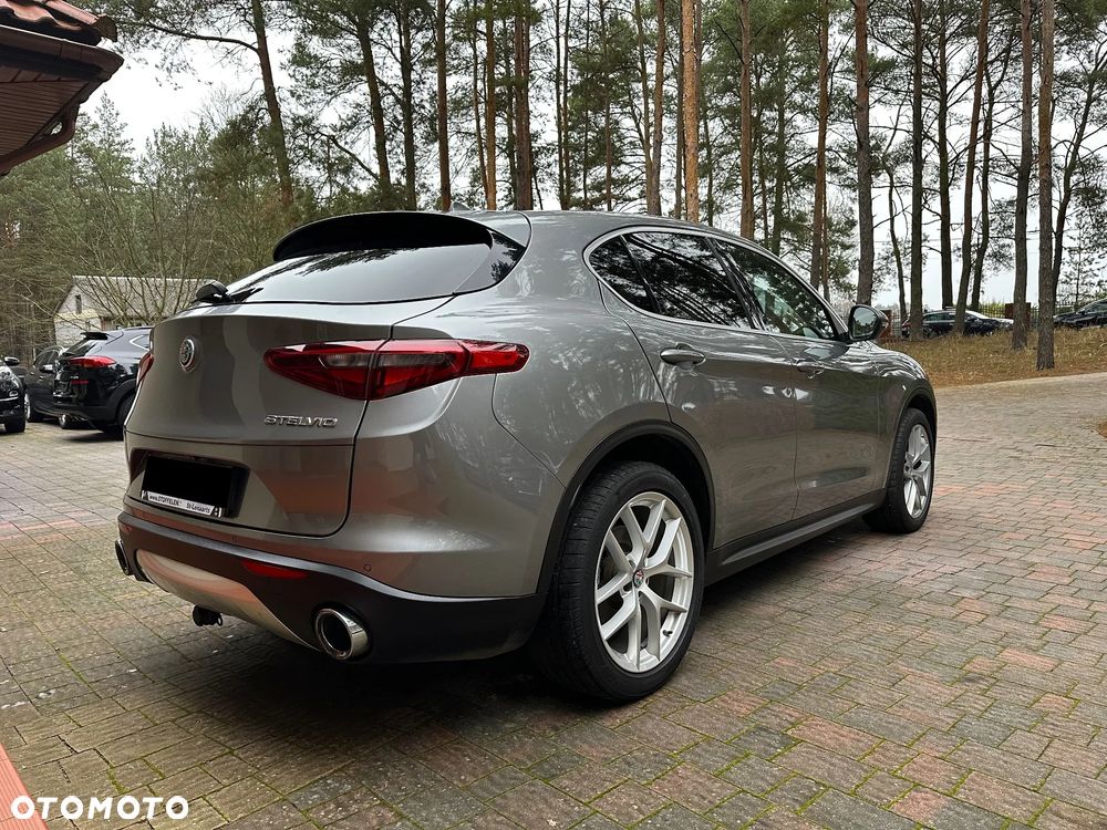 Alfa Romeo Stelvio 2.0 Turbo 16V AT8-Q4 B-Tech - 16
