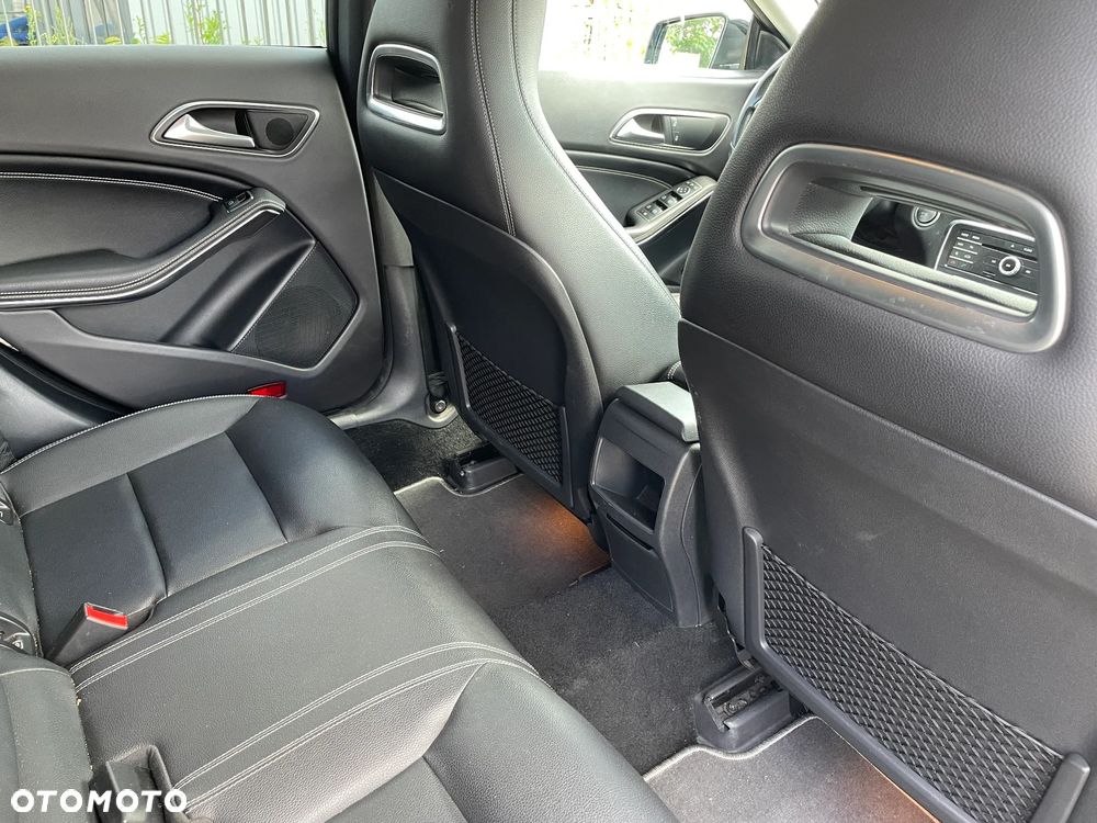 Mercedes-Benz CLA 200 7G-DCT UrbanStyle Edition - 11