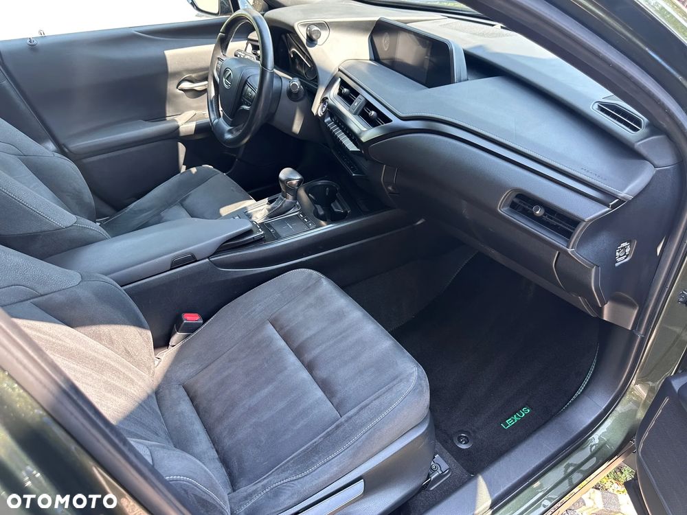 Lexus UX 250h Business Edition - 32