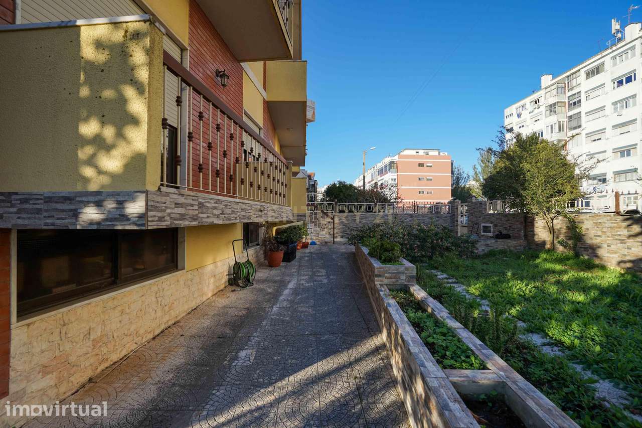 Moradia  T5 |Rio de Mouro com área bruta de construção 550m2, numa zon - Grande imagem: 4/60