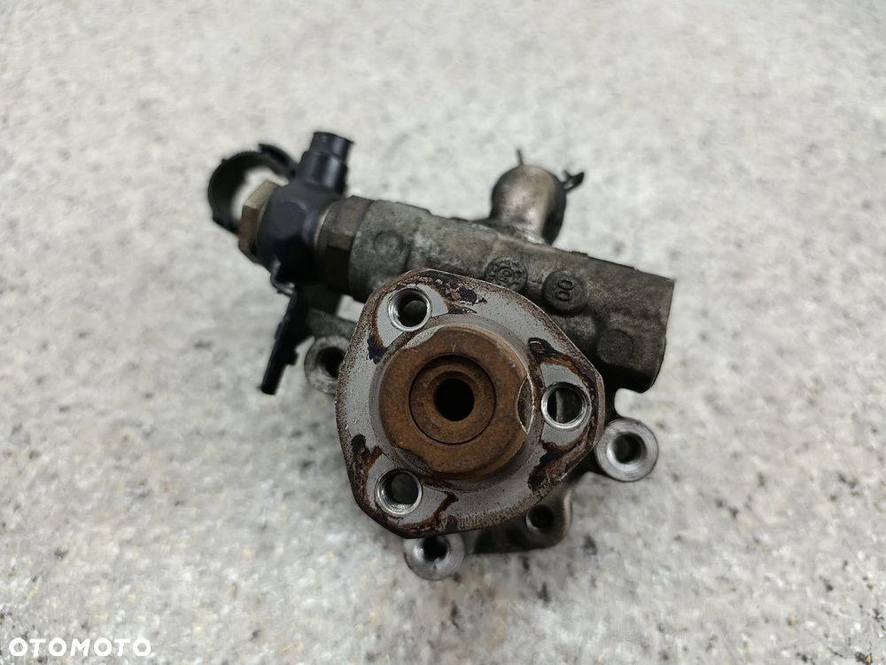 POMPA WSPOMAGANIA VW BORA 1J0422154B KYB 1.4 16V - 7