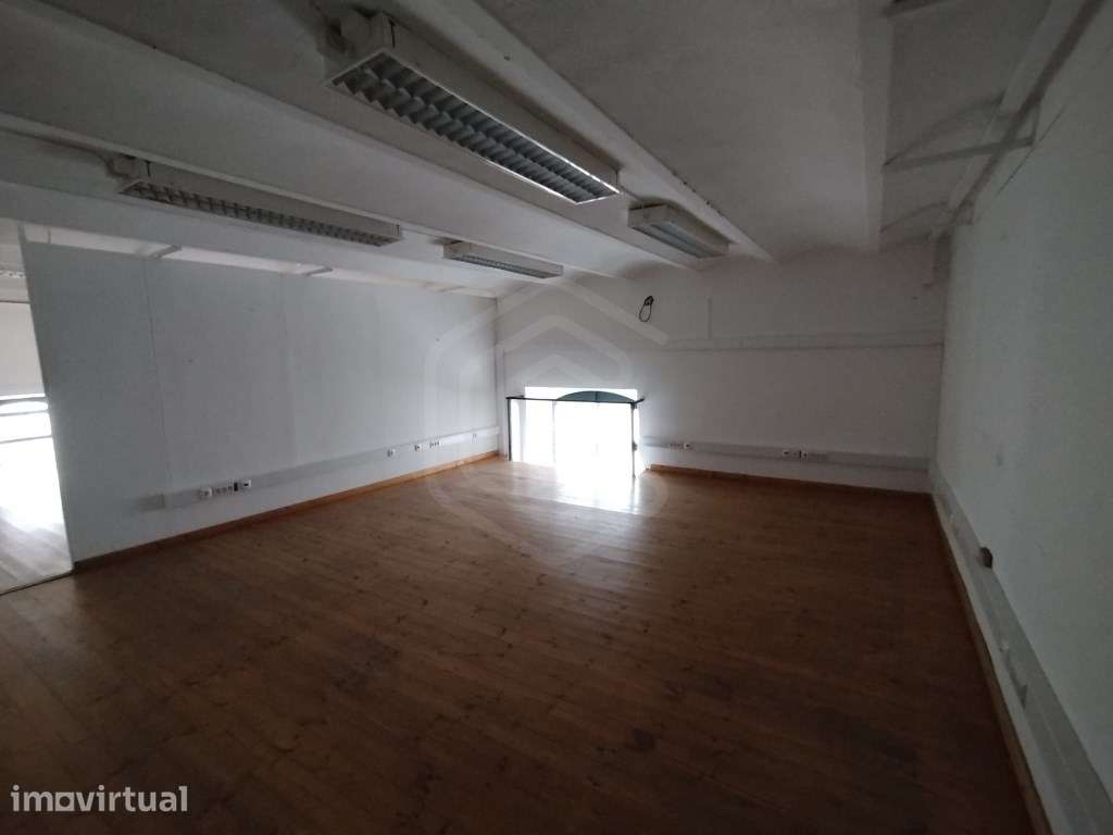 Armazém de 318 m2 para arrendar em zona centro da cidade de Loulé, ... - Grande imagem: 4/12