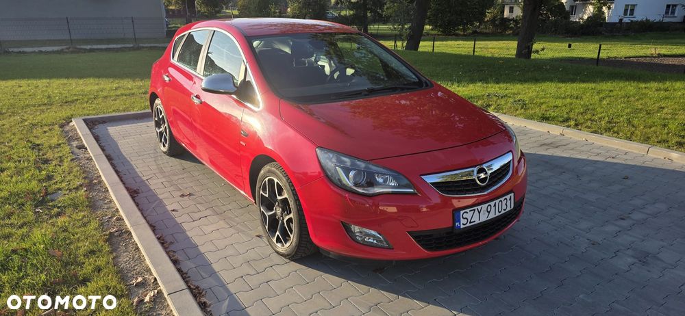 Opel Astra 2010 photo 2