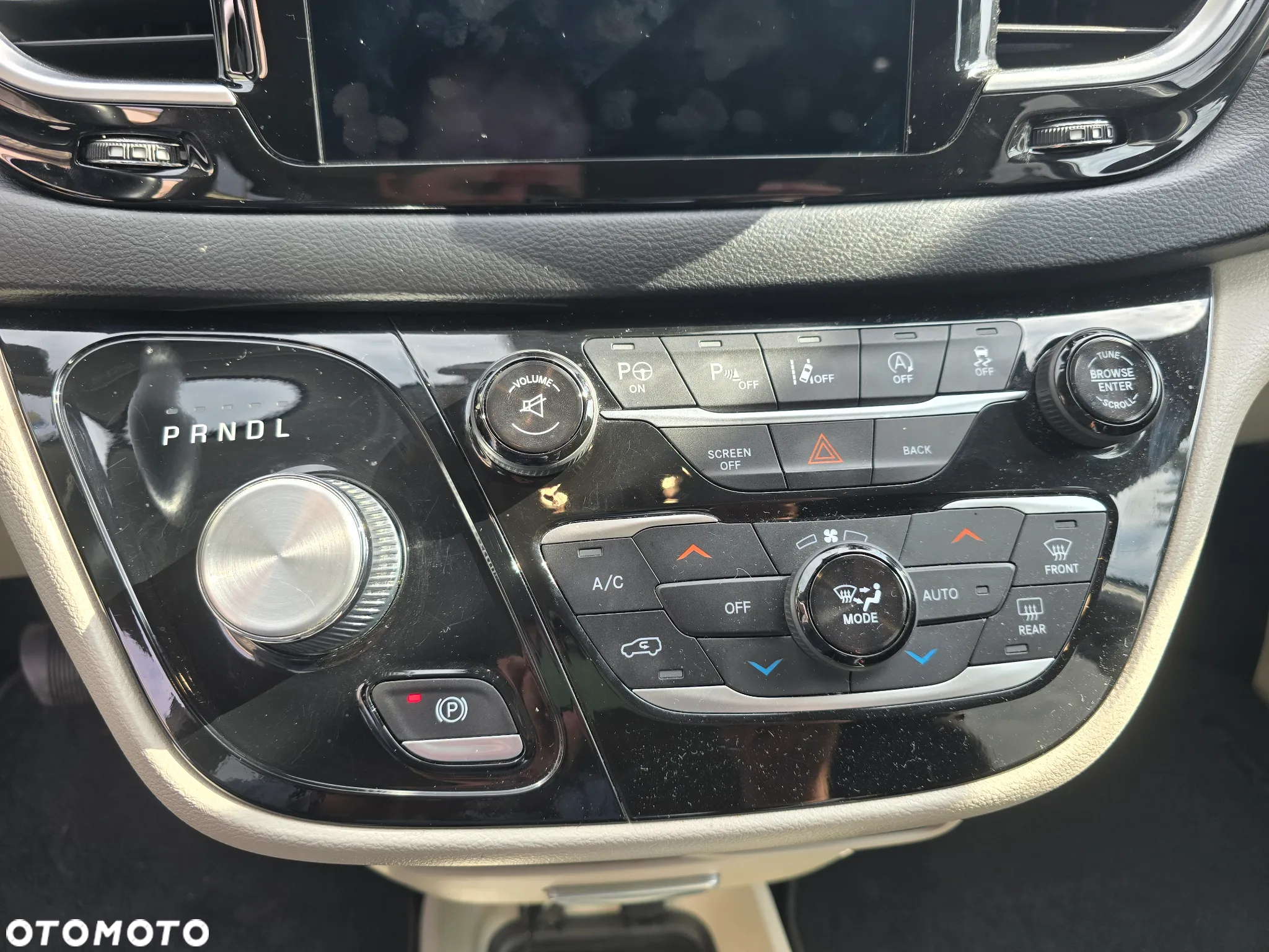 Chrysler Pacifica - 15