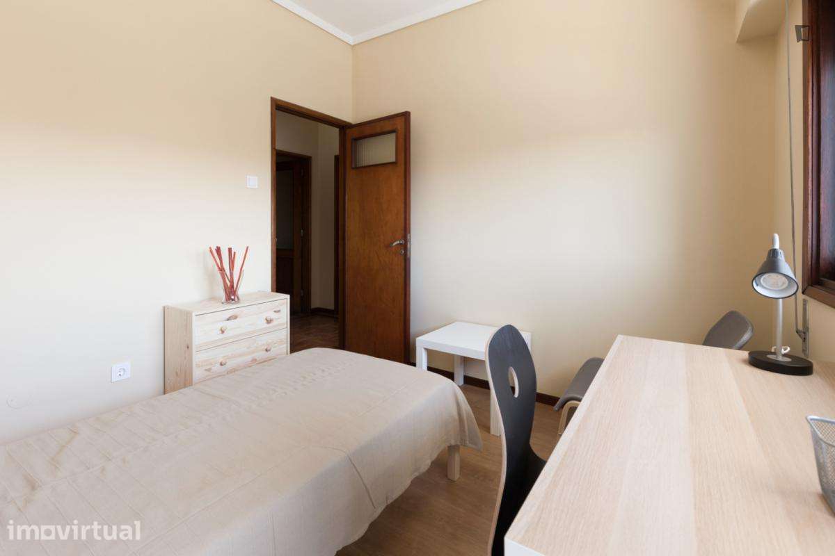 Quarto - localizado em São Mamede de Infesta Porto - Grande imagem: 3/18