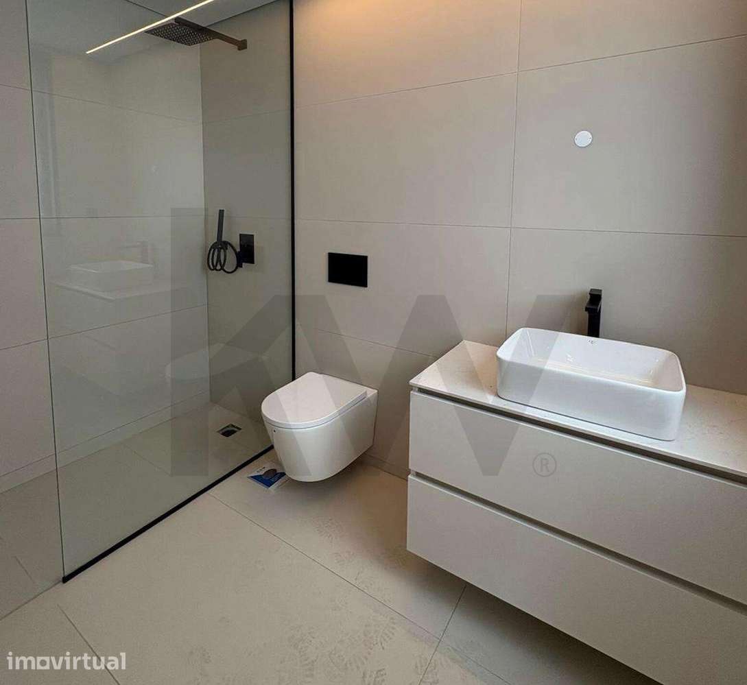 Apartamento T3 com quatro frentes | Piso Exclusivo | Box duas viaturas - Grande imagem: 4/9