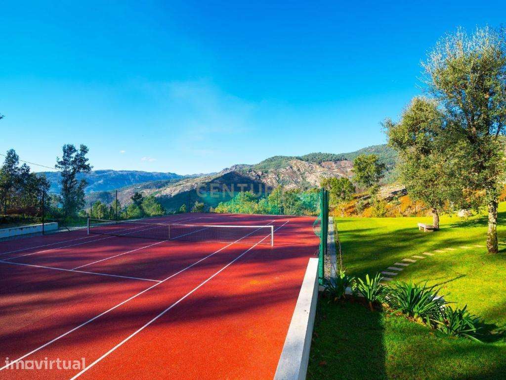Moradia de luxo no Gerês  piscina e court de ténis e vistas sobre Rio - Grande imagem: 2/34