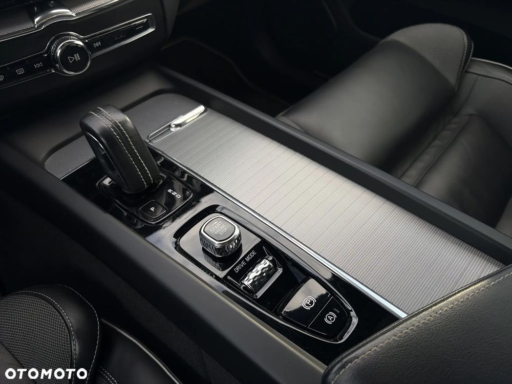 Volvo XC 60 B5 D AWD R-Design - 15