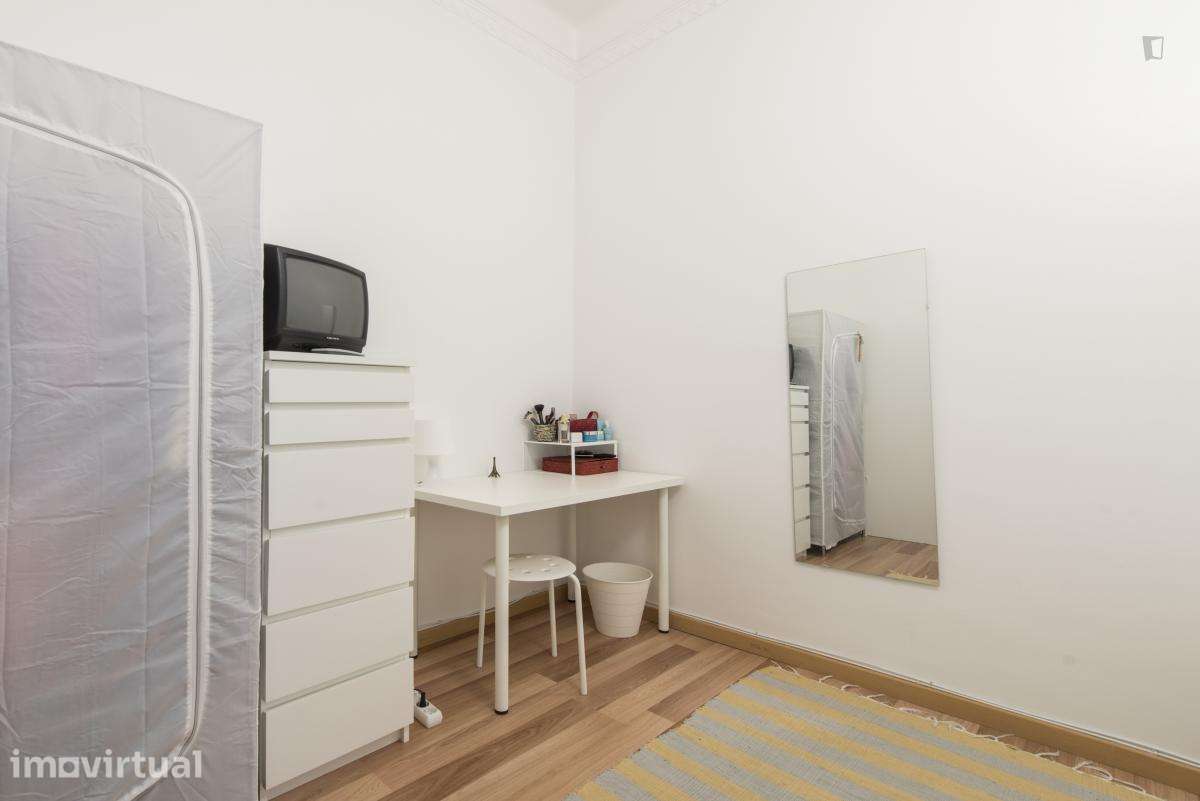 Quarto - localizado em Anjos Lisbon - Grande imagem: 2/11