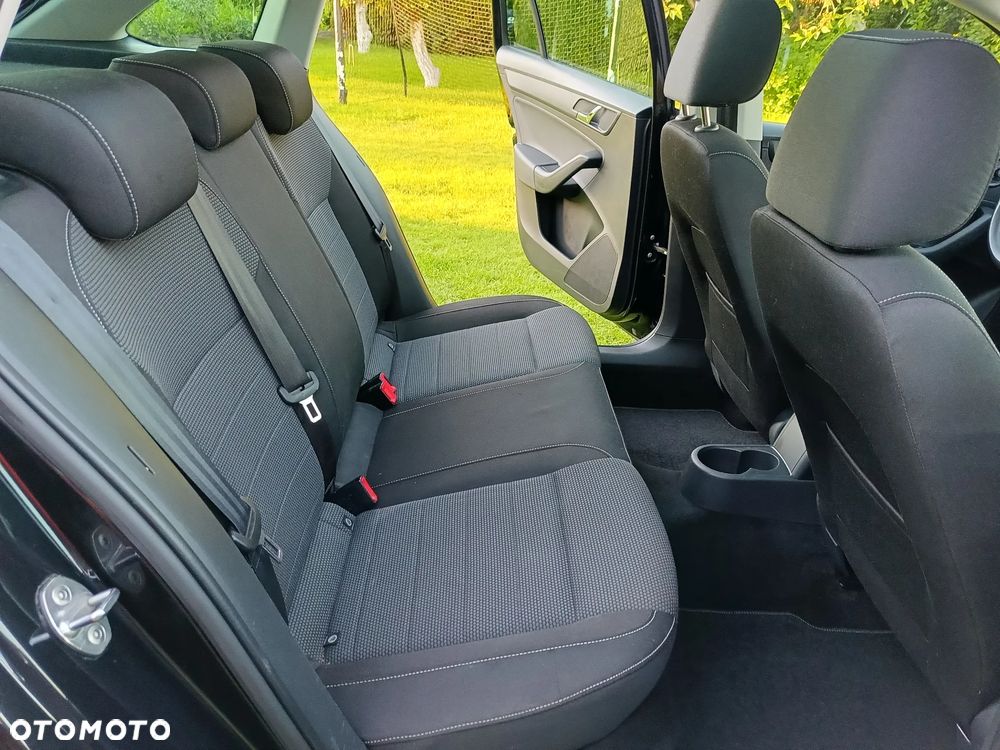 Skoda RAPID 1.6 TDI DSG Elegance - 25