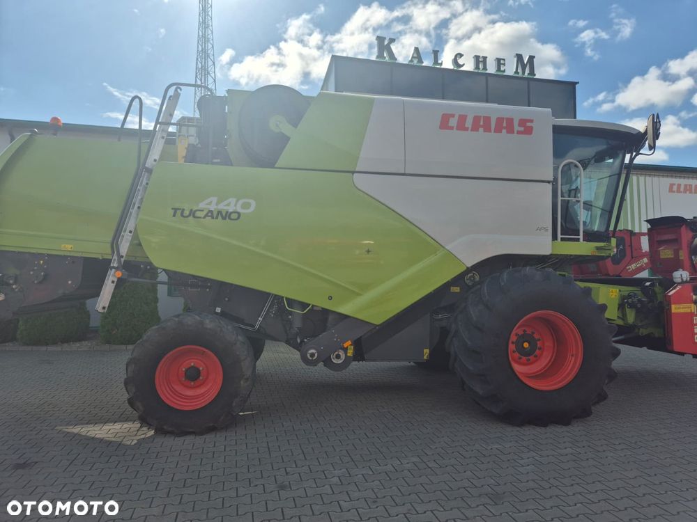 Claas Tucano 440 z hederem Vario 620 i przystawką do kukurydzy Olimac - 4