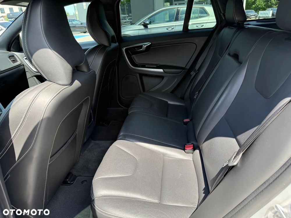 Volvo V60 D3 Drive-E Momentum - 6